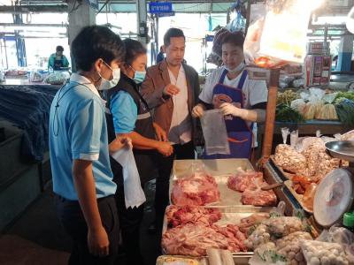 วันที่ 12 พฤศจิกายน 2563 ตรวจสารปนเปื้อนในอาหาร ณ ตลาดสดเทศบาลตำบลจักราช